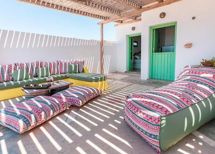 Ailouros Scenic Semesterbostad *