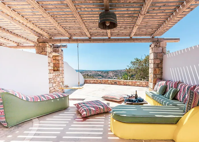 بيت للعطل Ailouros Scenic Schoinoussa