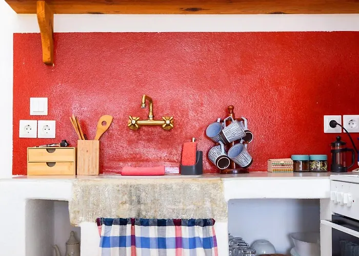 Ailouros Scenic بيت للعطل